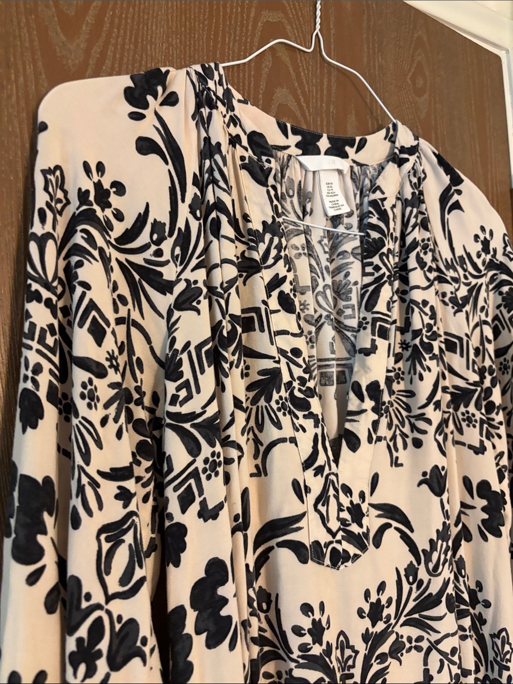 Women's Cream and Black Printed Maxi Dress - Picture 4 of 5